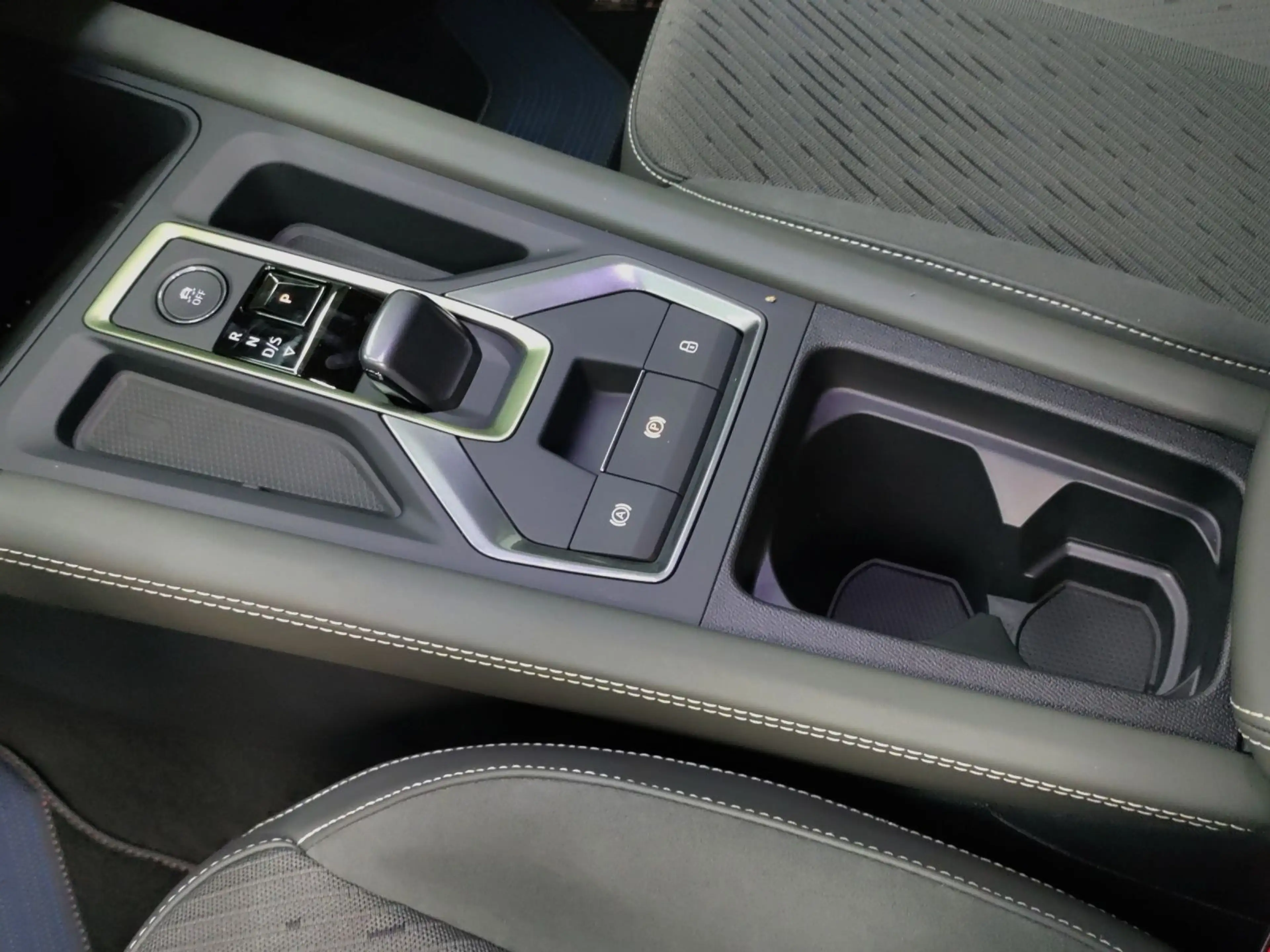 CUPRA Formentor 1.5 e-HYBRID TRIBE EDITION MATT LM19 E — photo 11