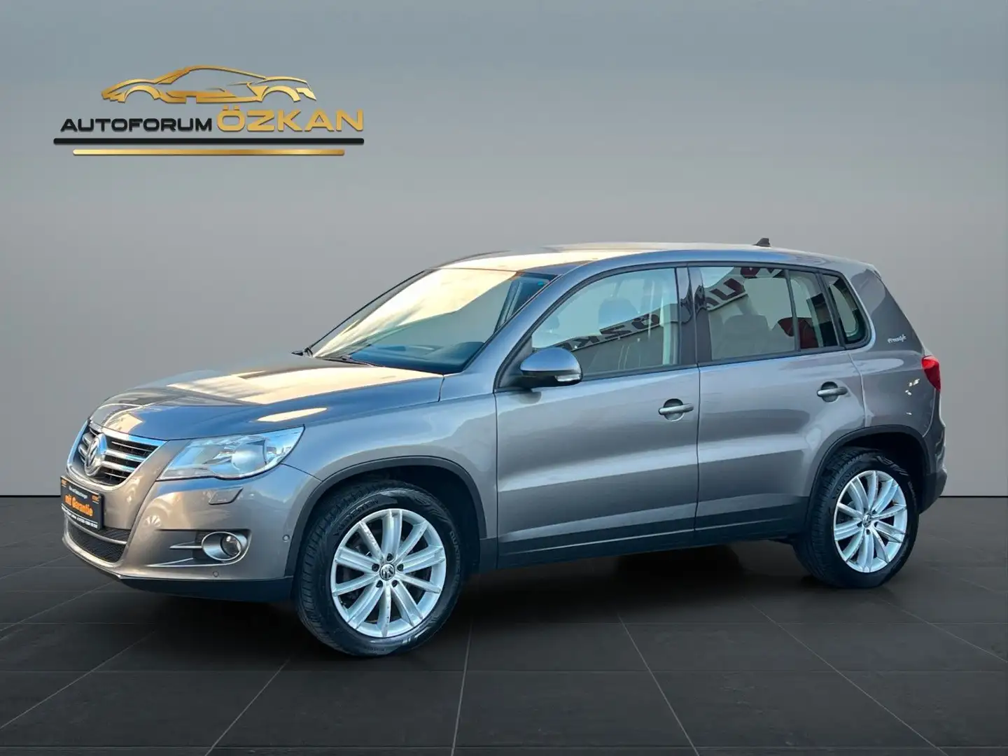 Volkswagen Tiguan 2.0 TDI DSG Freestyle 4Motion AHK-Navi Grau - 1