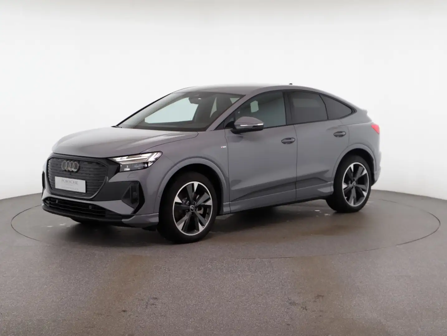 Audi Q4 e-tron 55 e-tron quattro business Grau - 1