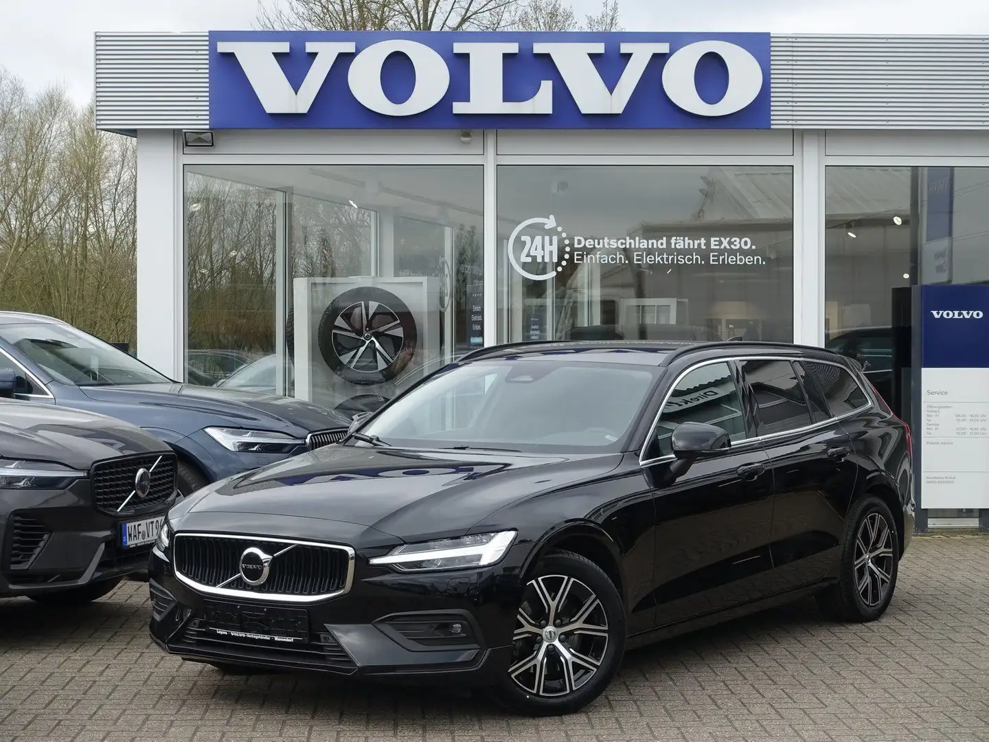 Volvo V60 Core, B3 Mild-Hybrid/Kamera/Memory/Carplay Black - 1