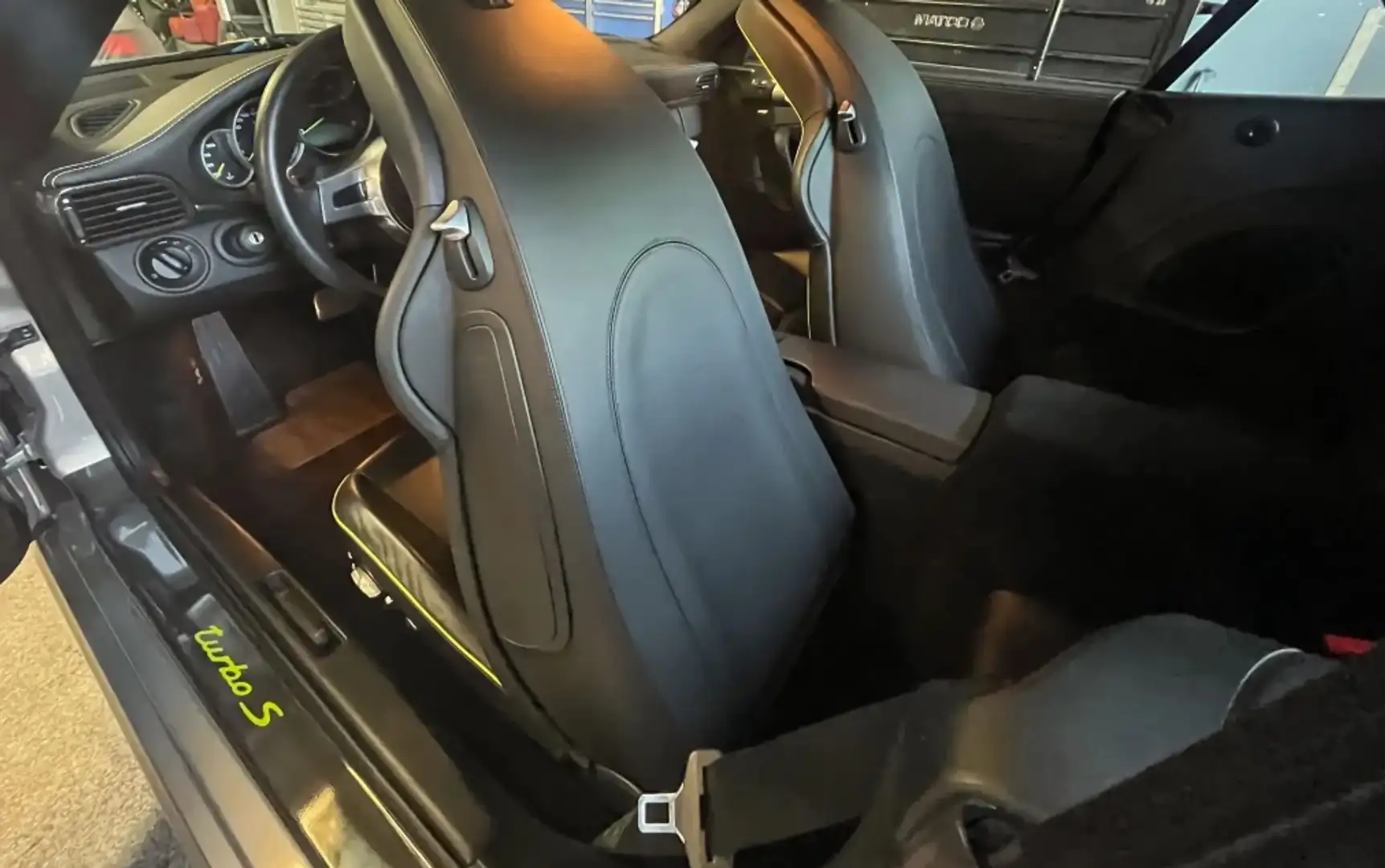 Porsche 997 Turbo S Cabriolet Edition 918 Spyder - 2