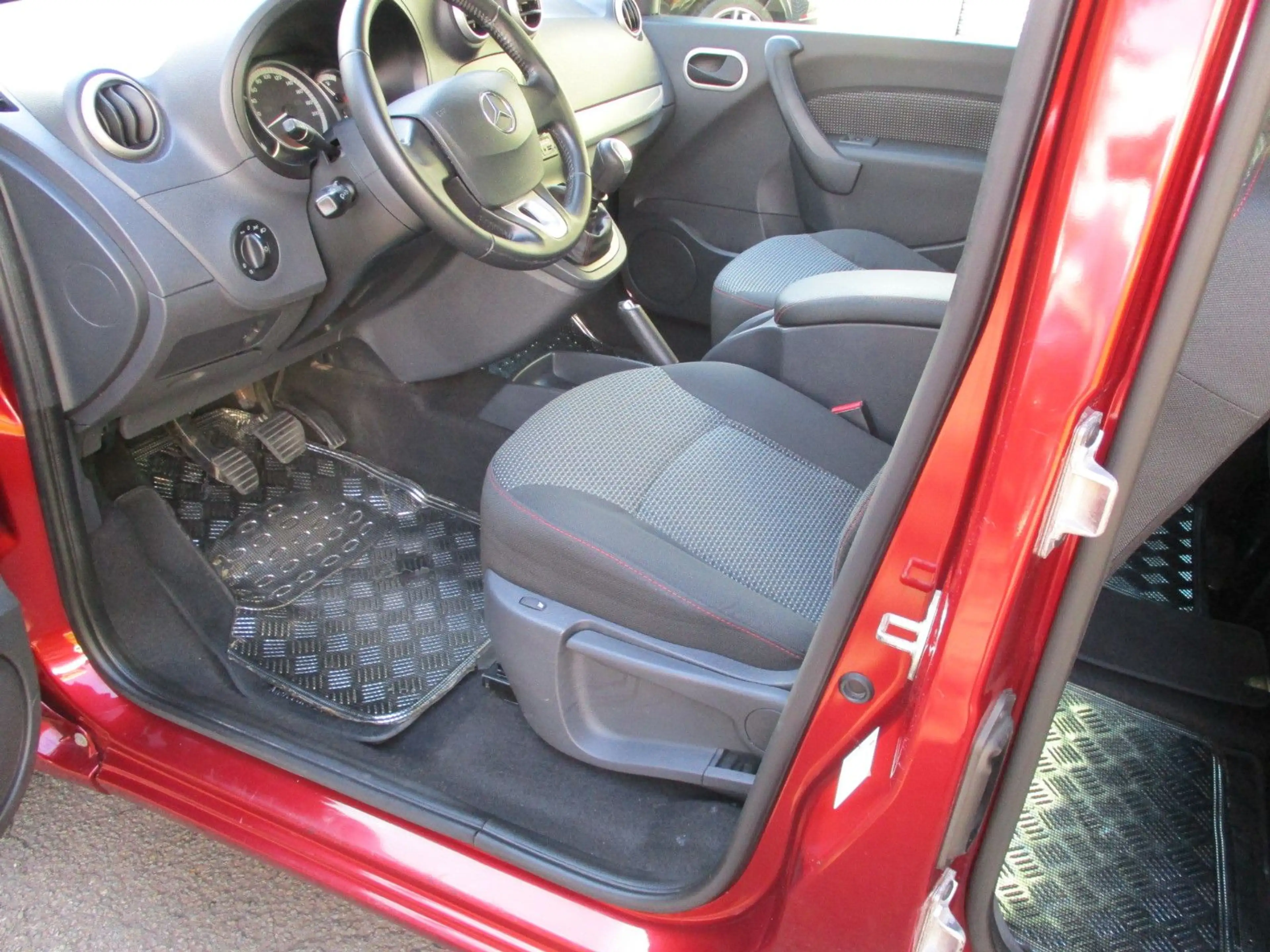 Mercedes-Benz Citan Kombi 111 CDI lang Tourer Edition — photo 11