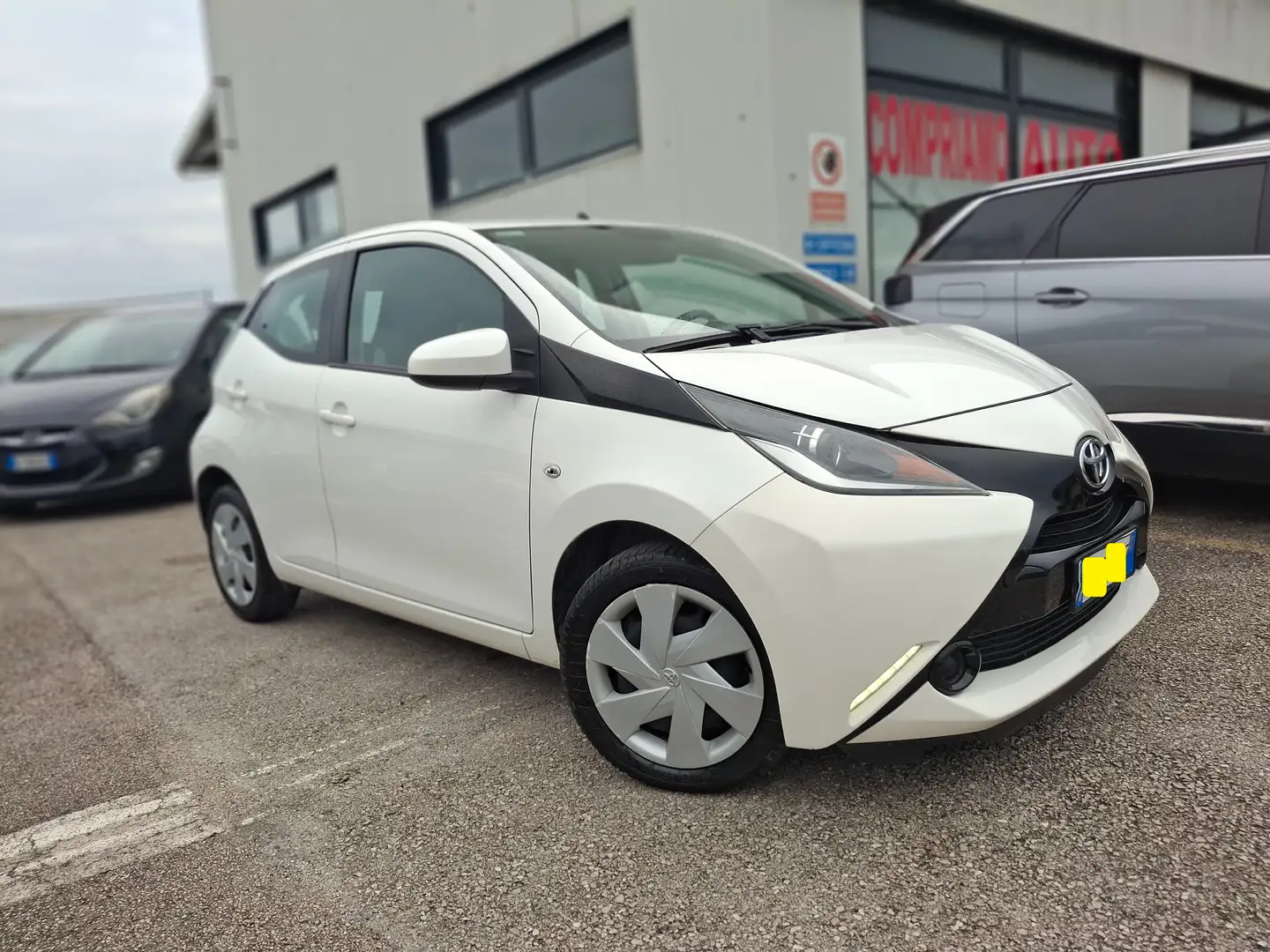 Toyota Aygo Aygo II 2014 3p 1.0 x-play m-mt Bianco - 2