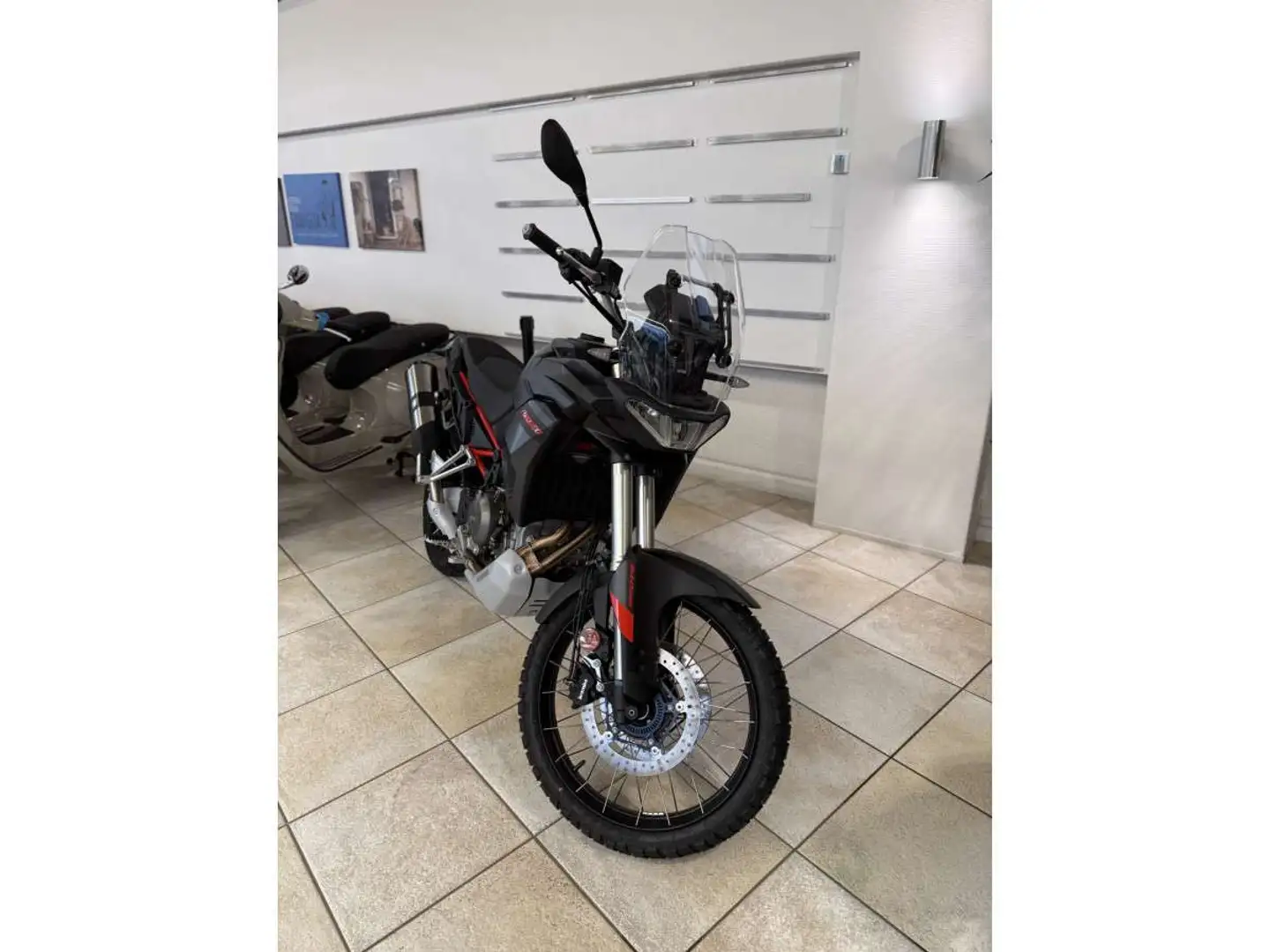 Aprilia Tuareg Noir - 1