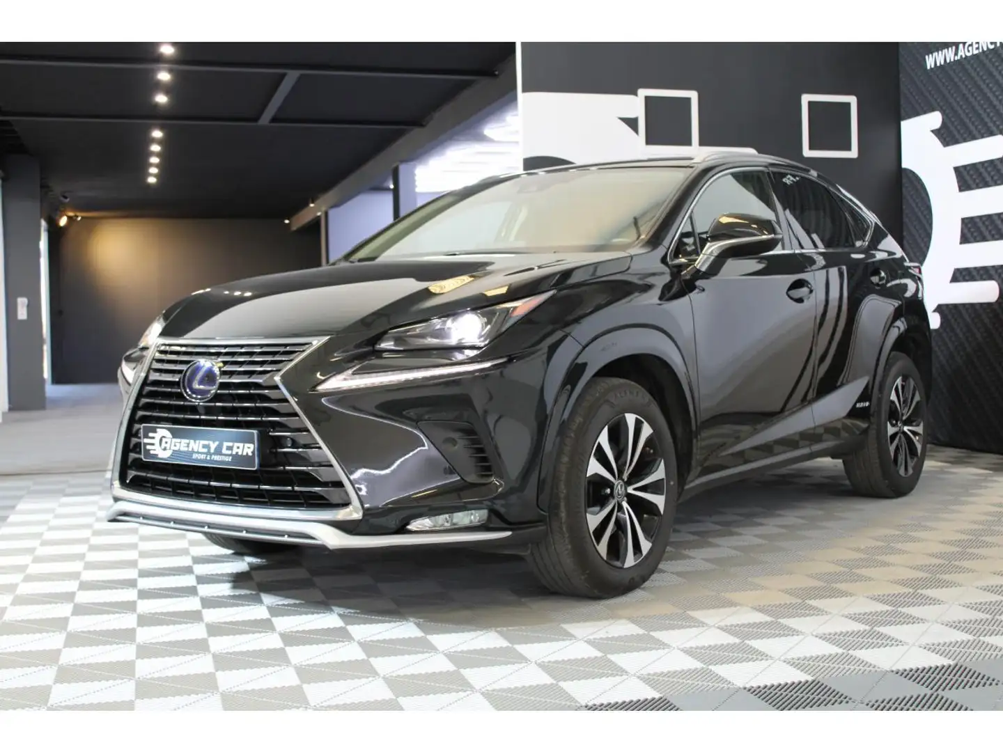 Lexus NX 300h 300h 2WD - BV E-CVT 2021 Design PHASE 2 Grijs - 2