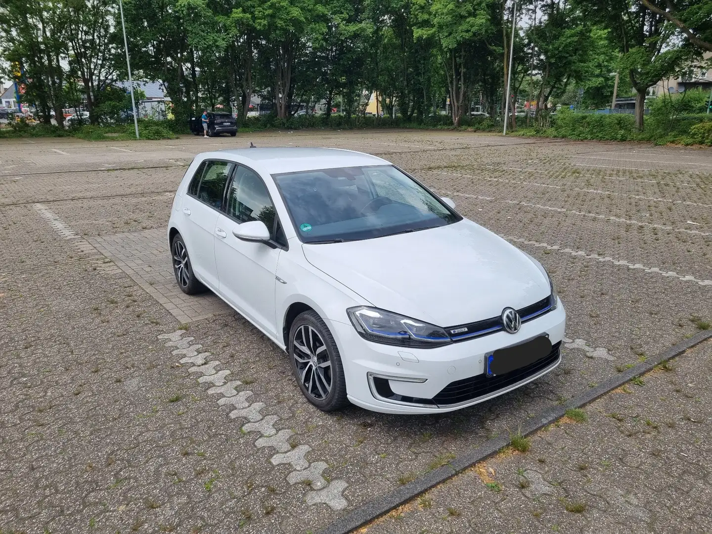 Volkswagen e-Golf mit Standheizung, Navi uvm... Weiß - 2