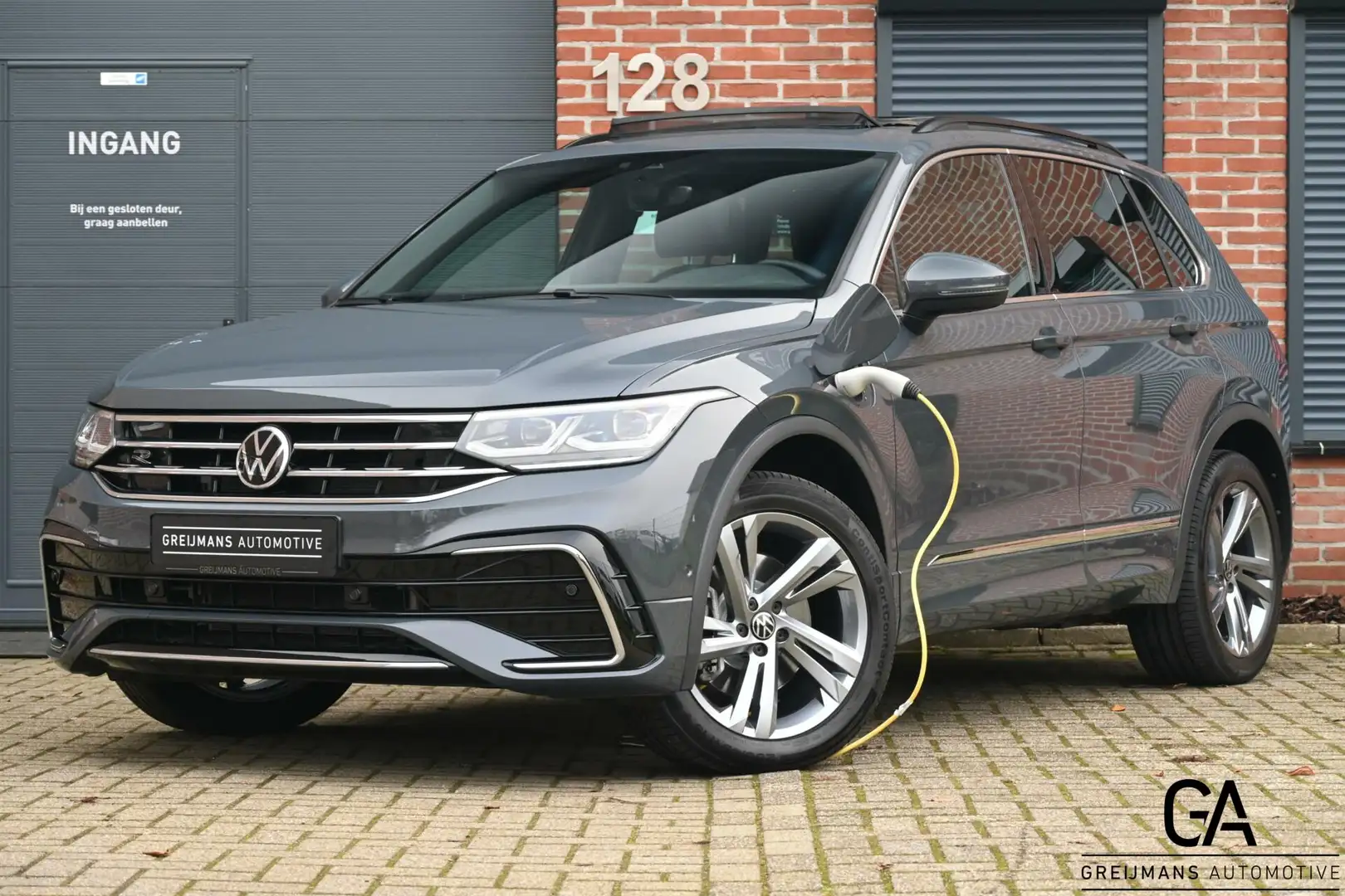 Volkswagen Tiguan 1.4 TSI eHybrid R-LINE|KEYLESS|PANORAMADAK|CARPLAY Grijs - 1