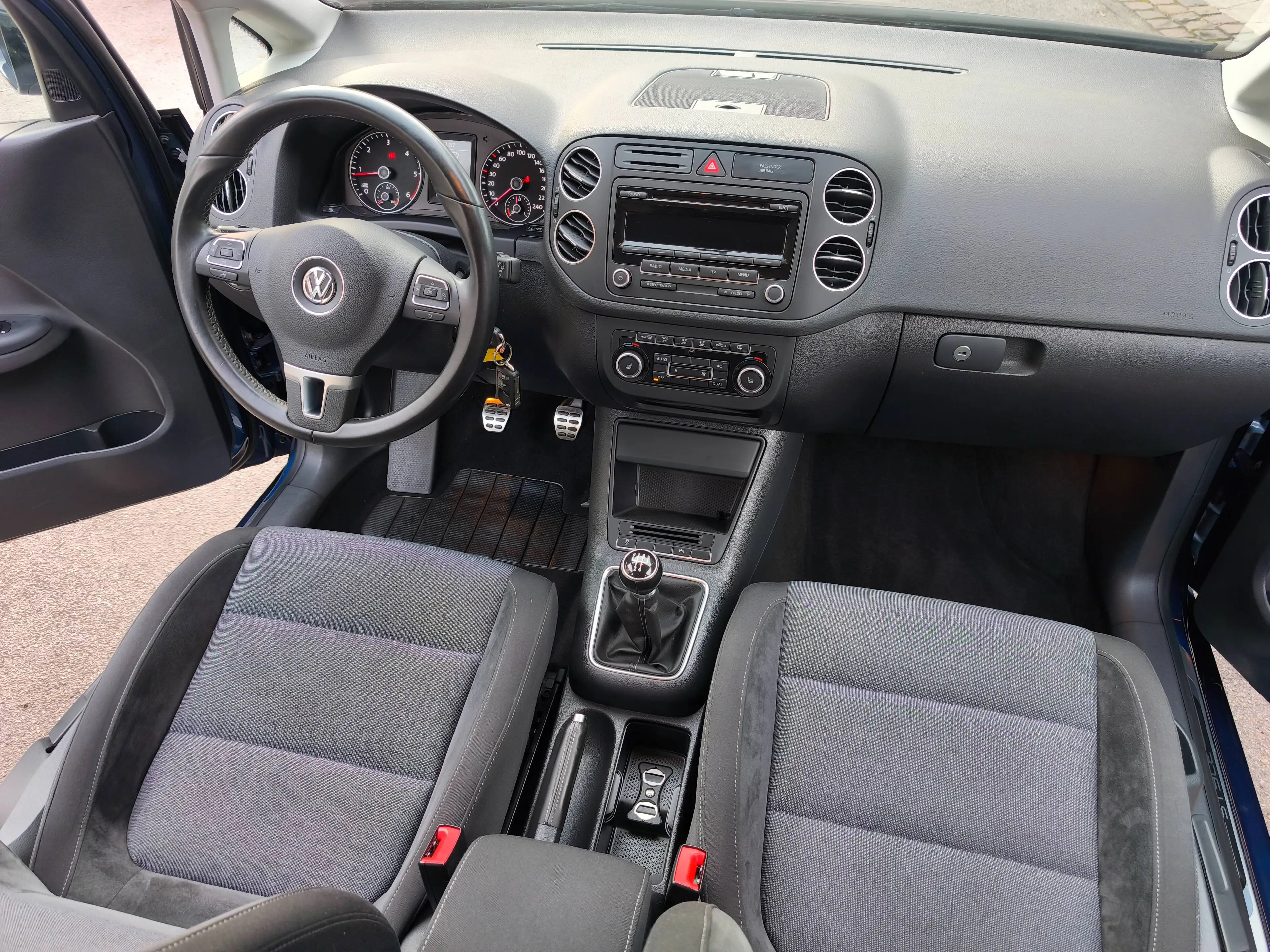 Volkswagen Golf Plus Style 1.6 TDI I.HAND/KLIMA/SHZ/PDC/TEMPOMAT/SERVICEGEPFLEGT/LS/ — photo 6