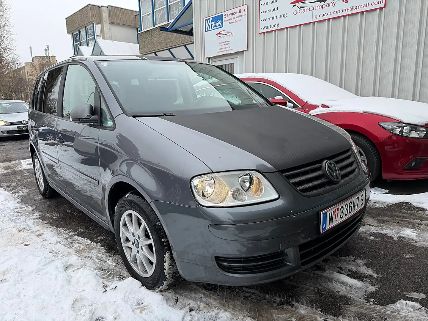 Volkswagen Touran Conceptline 1,9 TDI DSG Automatik Grau - 1