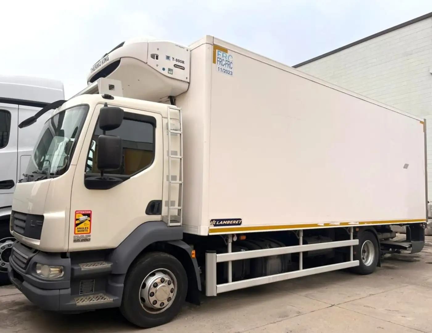 DAF LF 280 Isotermico Blanc - 1
