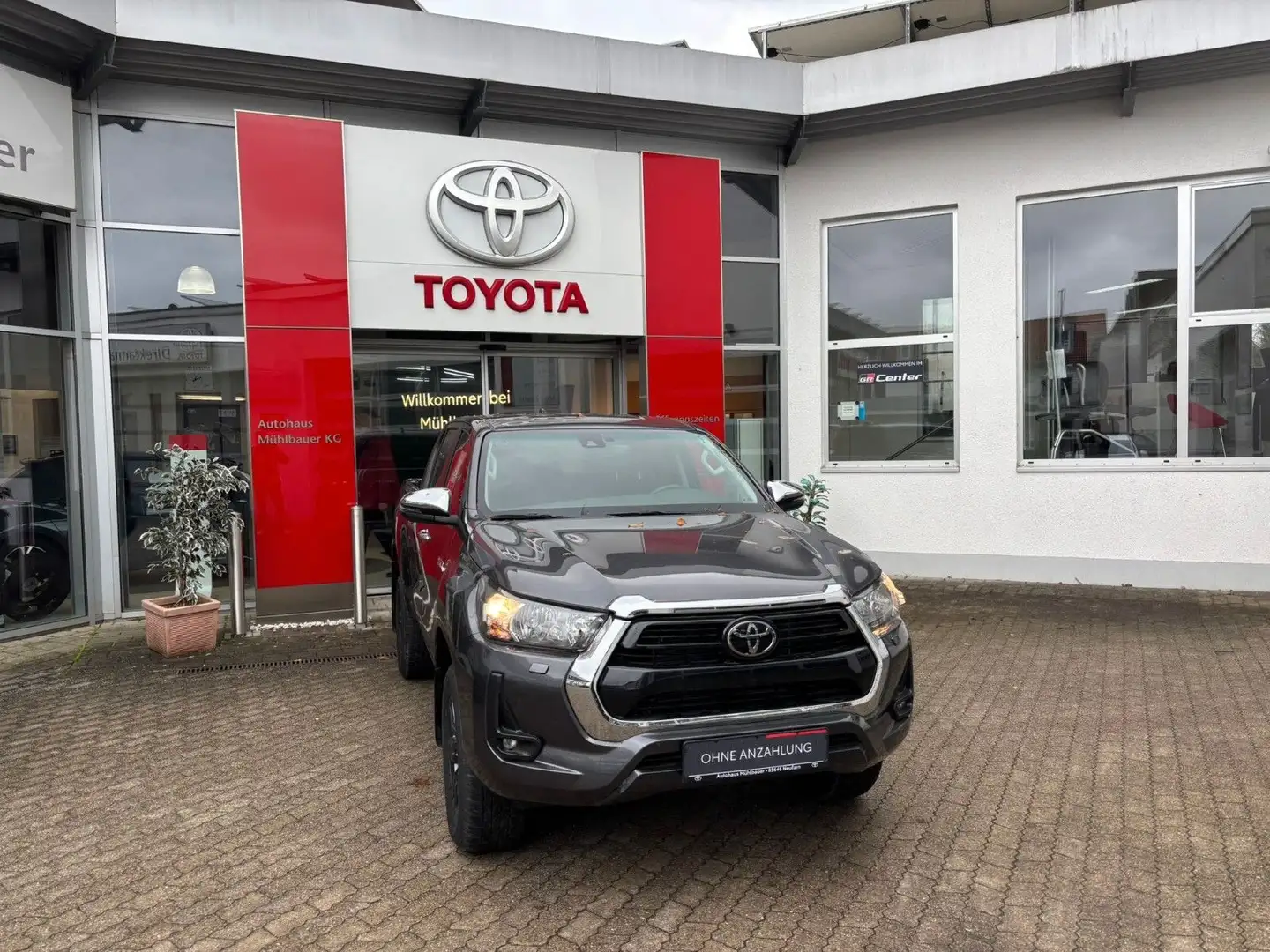 Toyota Hilux Double Cab Comfort 4x4 Grau - 2