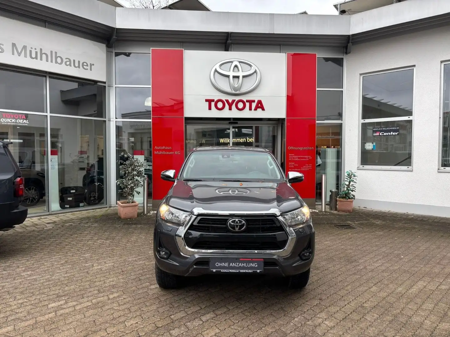 Toyota Hilux Double Cab Comfort 4x4 Grau - 1