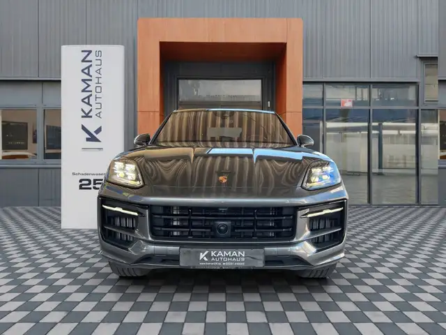 Porsche Cayenne view 2