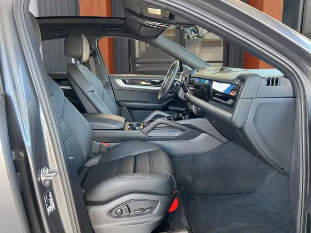 Porsche Cayenne view 5