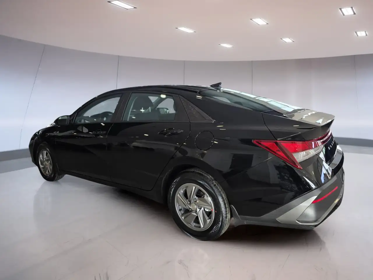 Hyundai ELANTRA снимка Hyundai ELANTRA