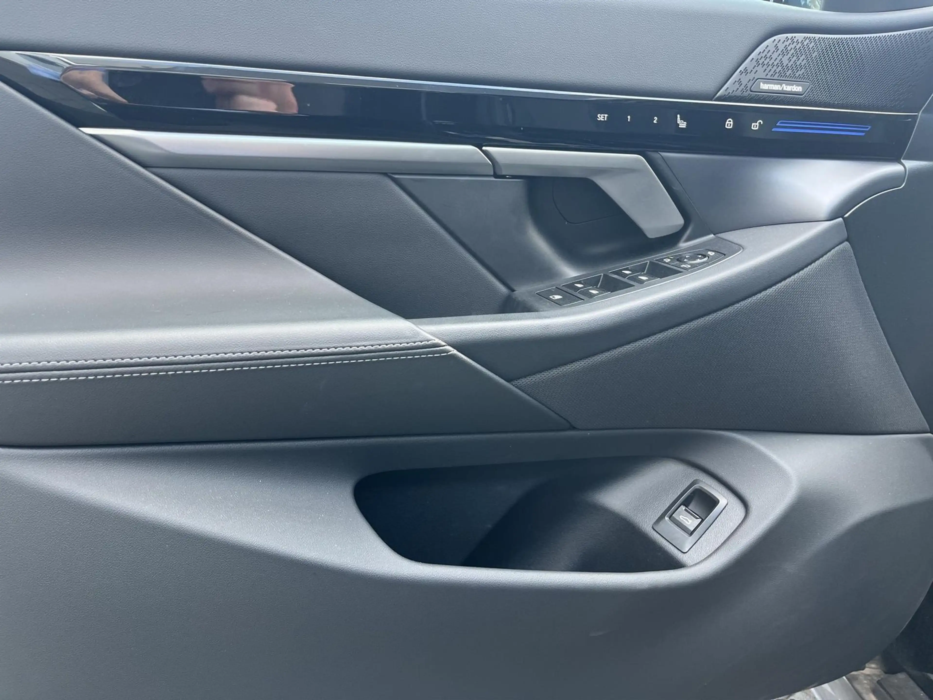 BMW 520 i Limousine aLED eSitze 360°Kam HUD — photo 14