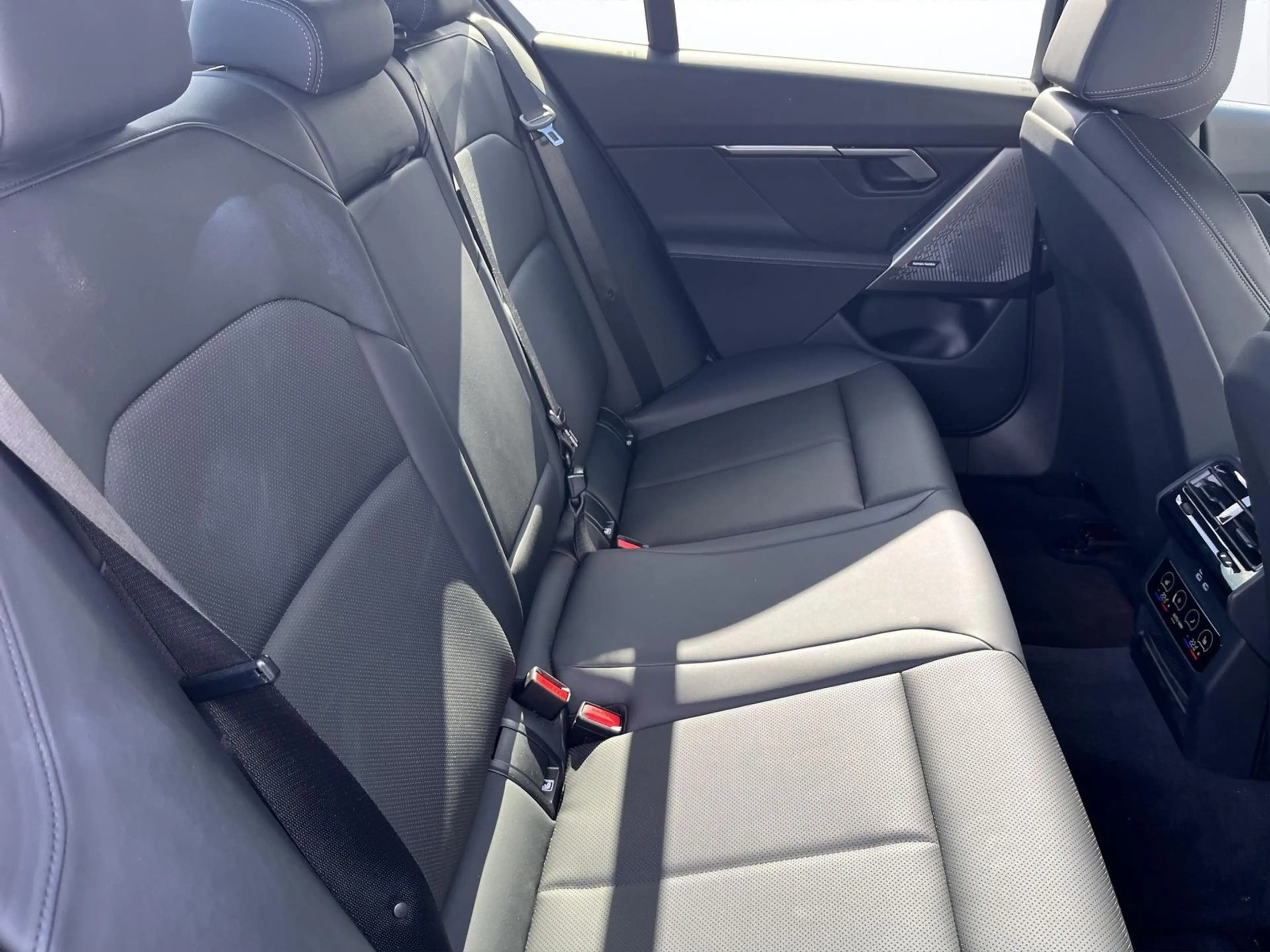 BMW 520 i Limousine aLED eSitze 360°Kam HUD — photo 15
