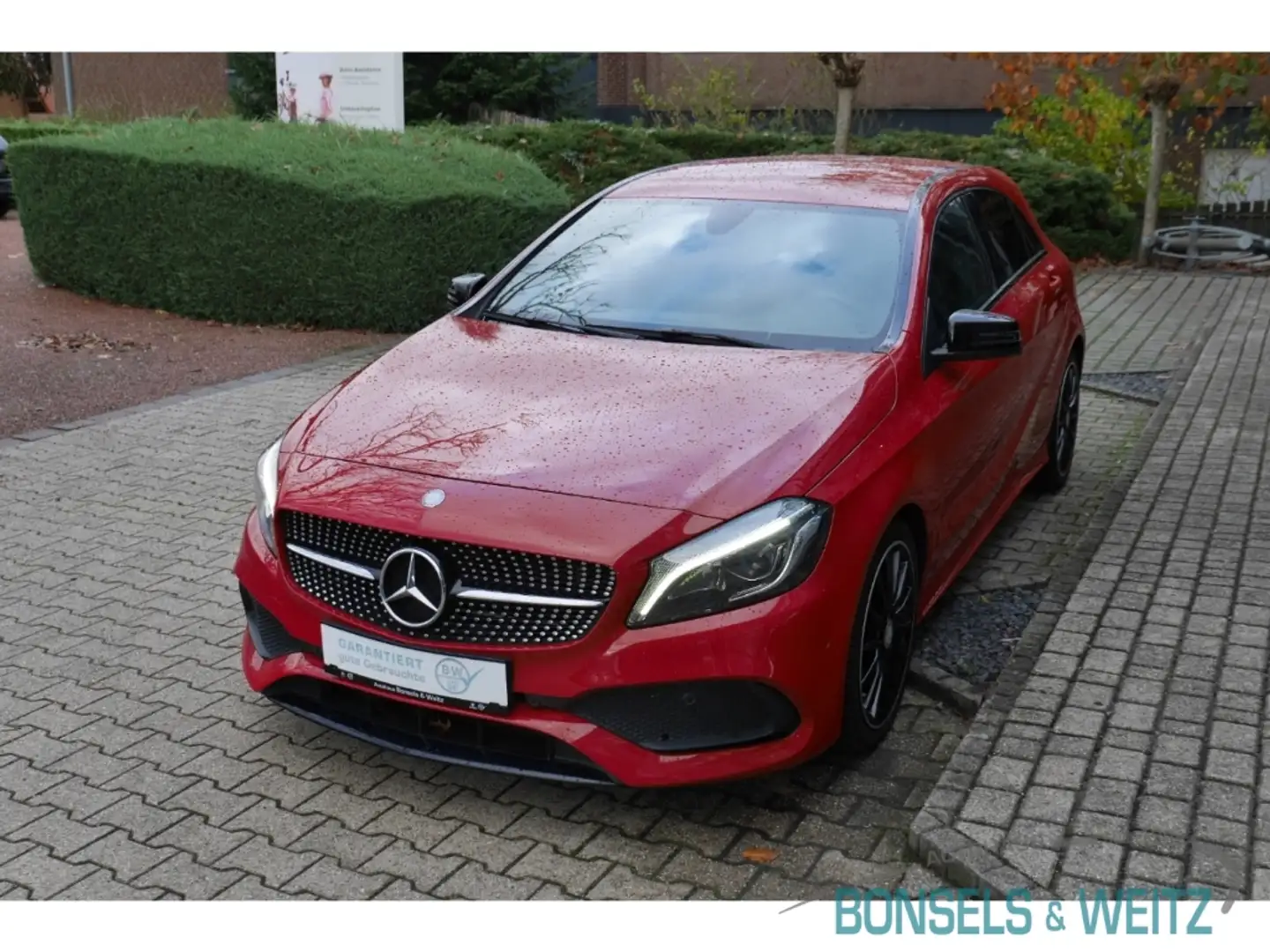 Mercedes-Benz A 180 -Klasse BlueEfficiency AMG LINE Navi LED Fahrerpro Rouge - 2