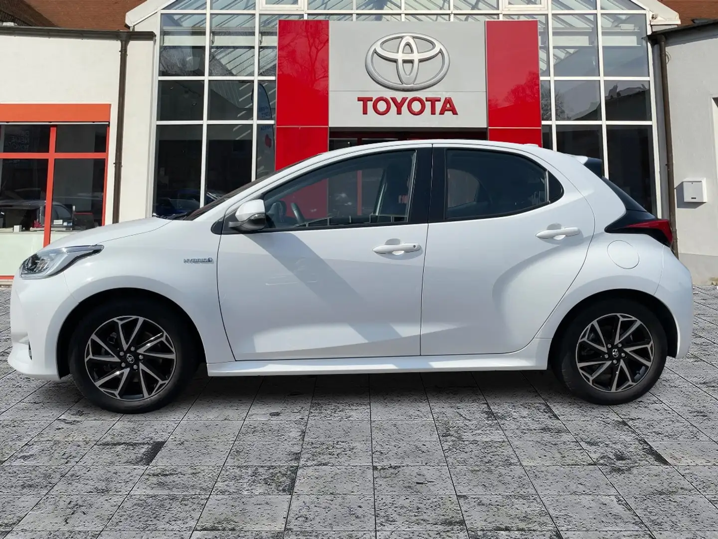 Toyota Yaris 1.5 Hybrid Team Deutschland KAM*DAB*LED Blanc - 2