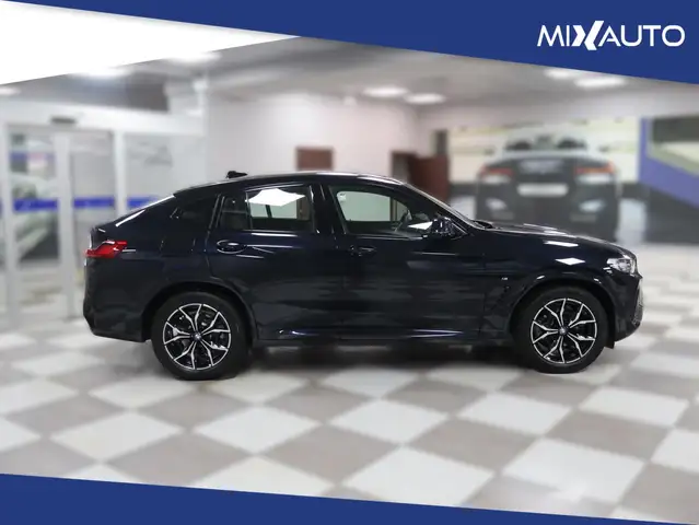 BMW X4 view 3