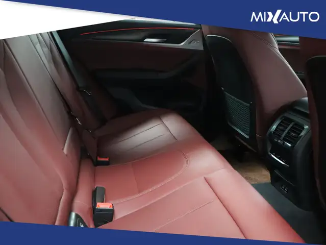 BMW X4 view 11