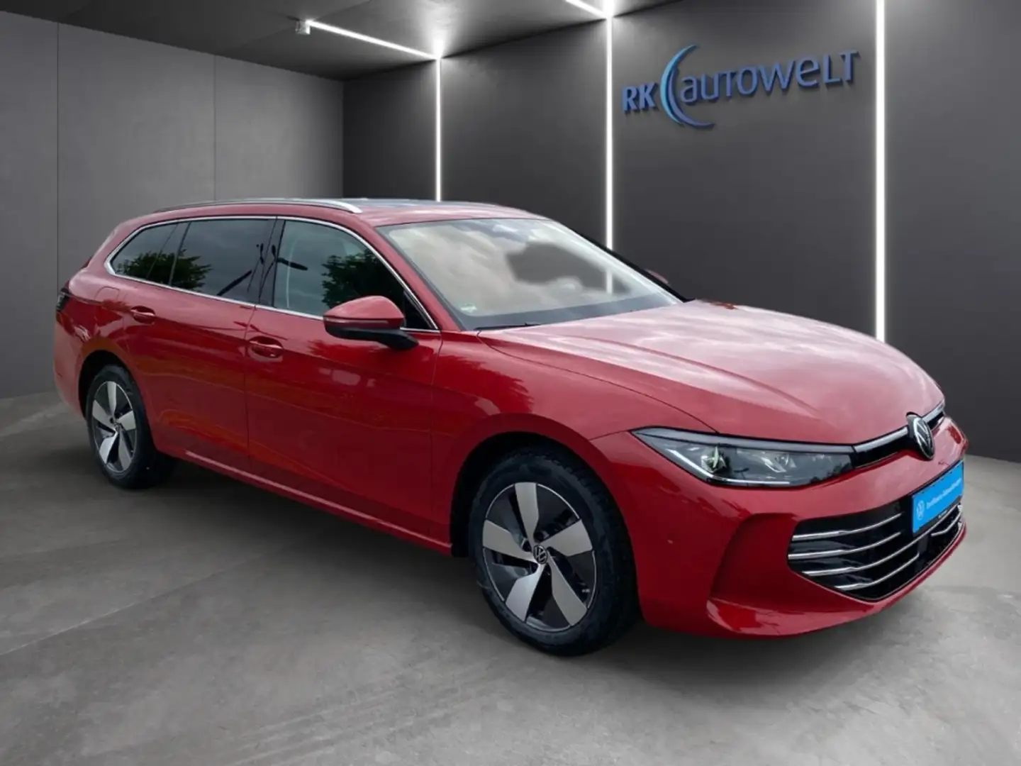 Volkswagen Passat Elegance 2.0 TDI StandHZG AHK Panodach Navi Rot - 2