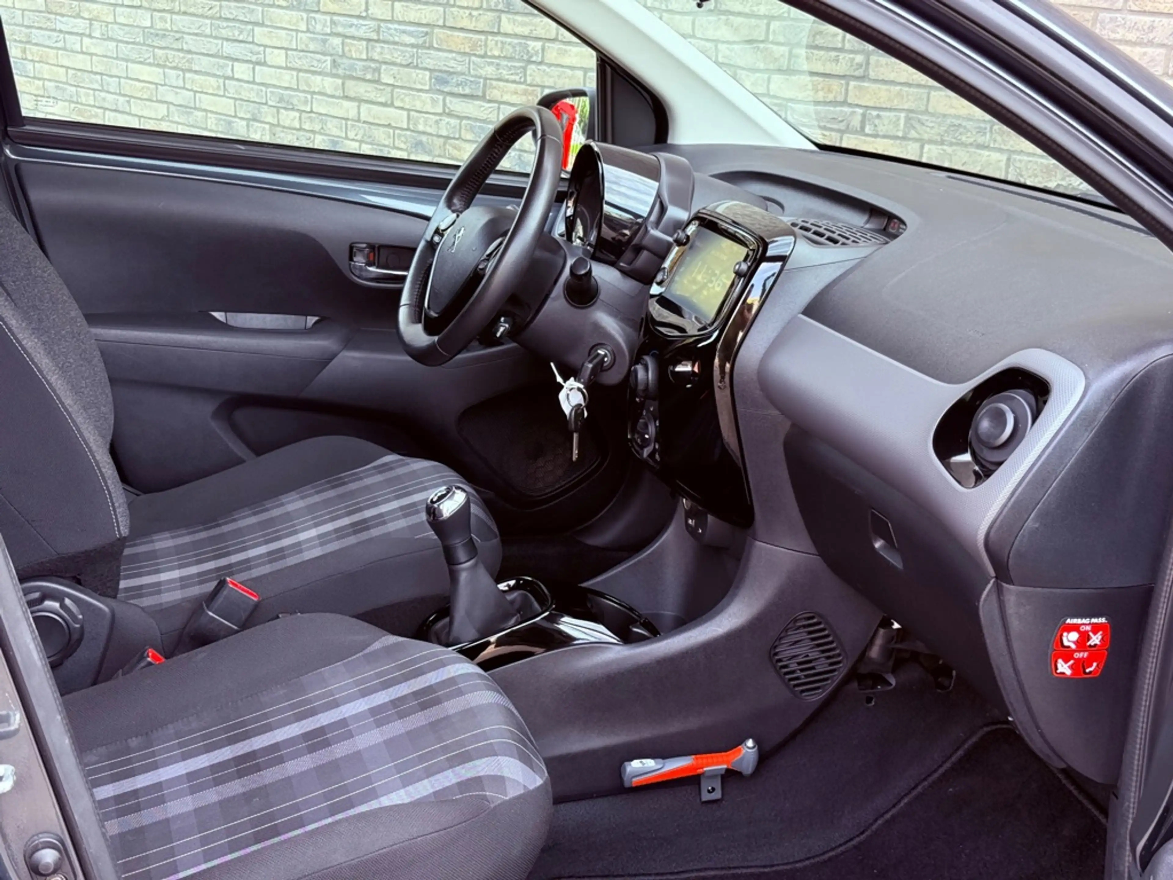 Peugeot 108 1.0 e-VTi Allure Carplay Cruise control — photo 6
