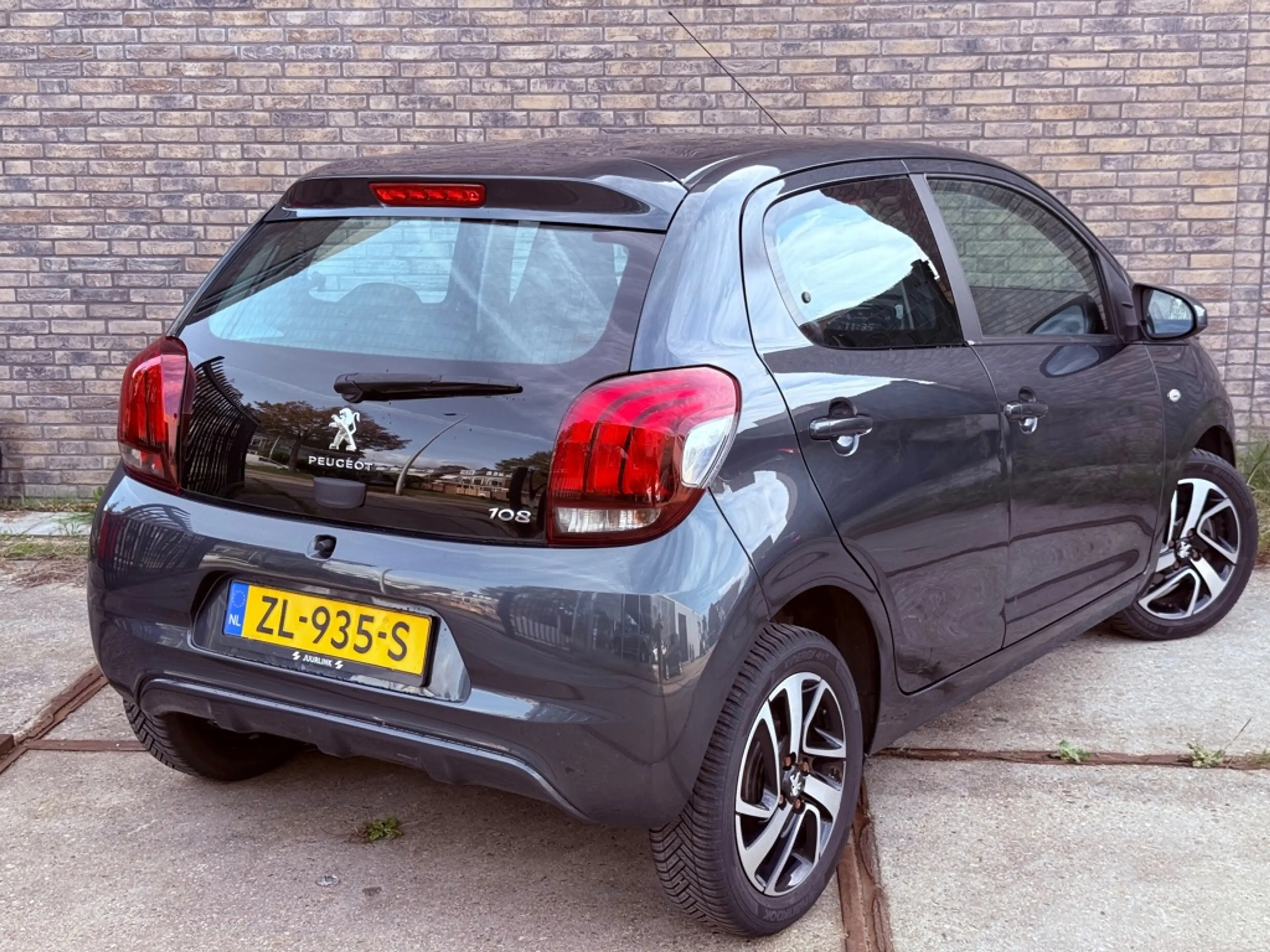 Peugeot 108 1.0 e-VTi Allure Carplay Cruise control — photo 3