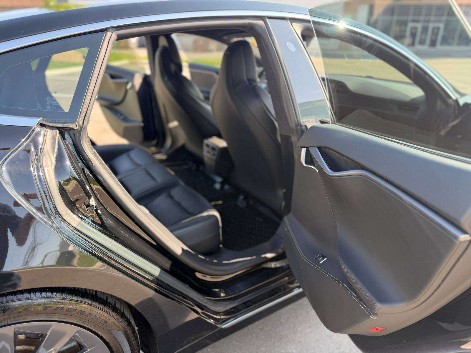 2019 Tesla Model S Performance thumb 8