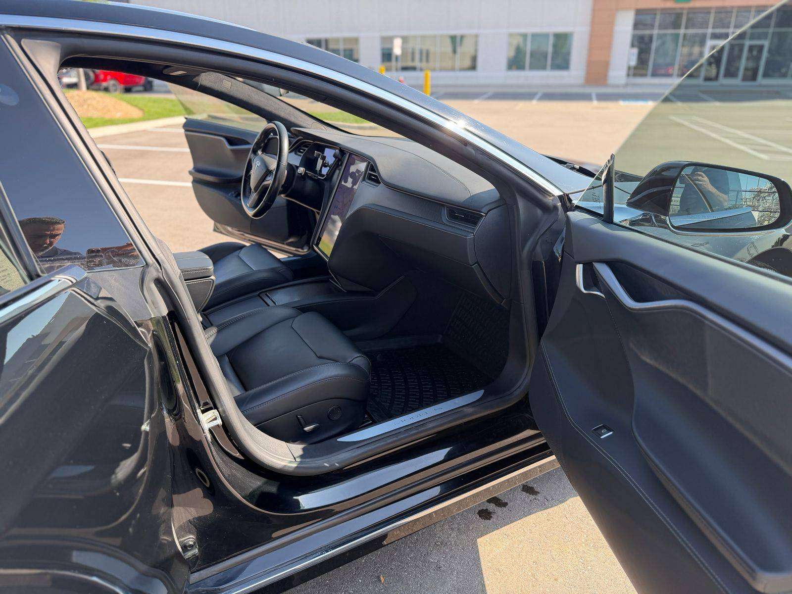 2019 Tesla Model S Performance thumb 10