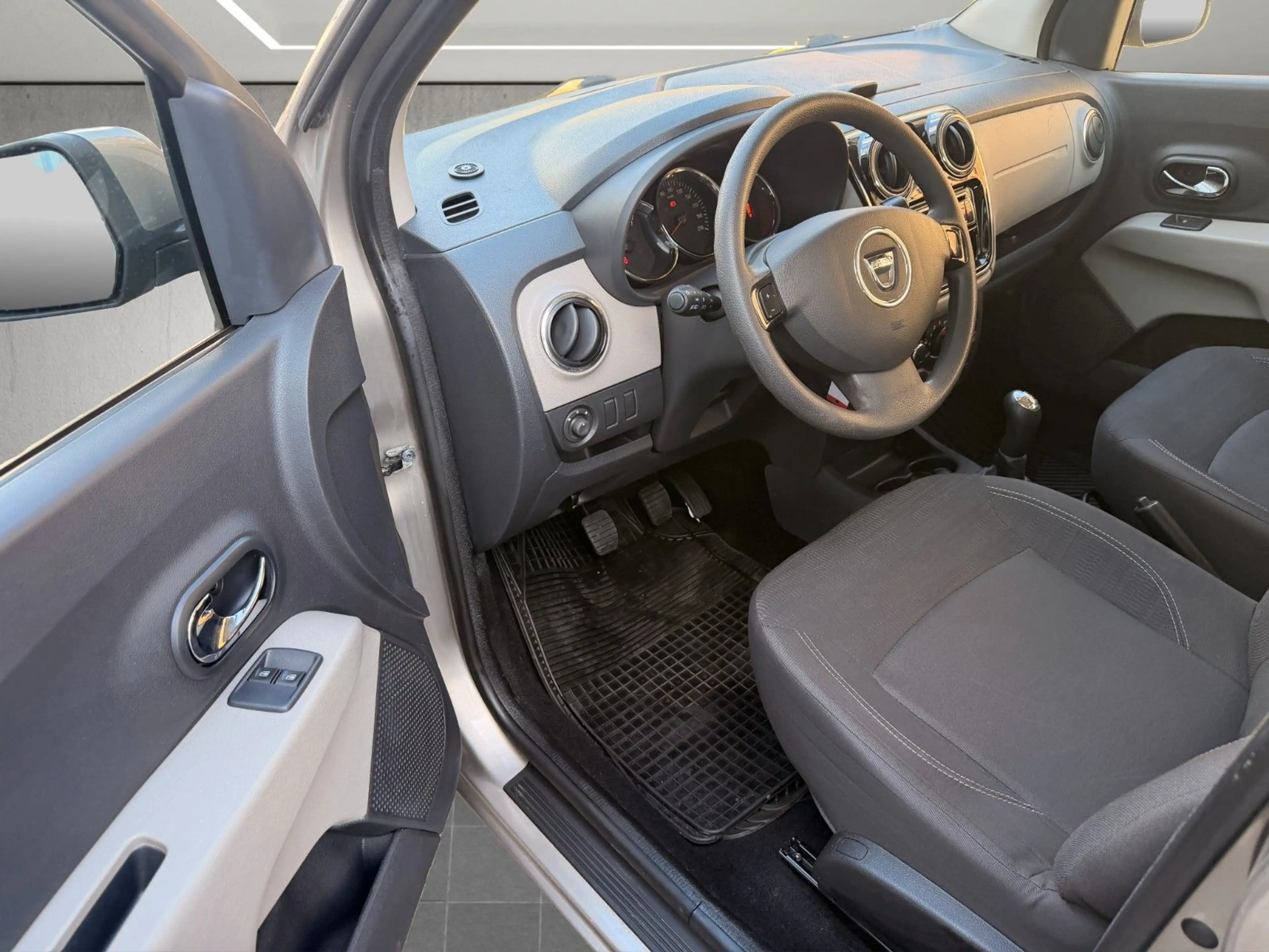 Dacia Lodgy Laureate*7-Sitzer*Klima*1.Hand — photo 4