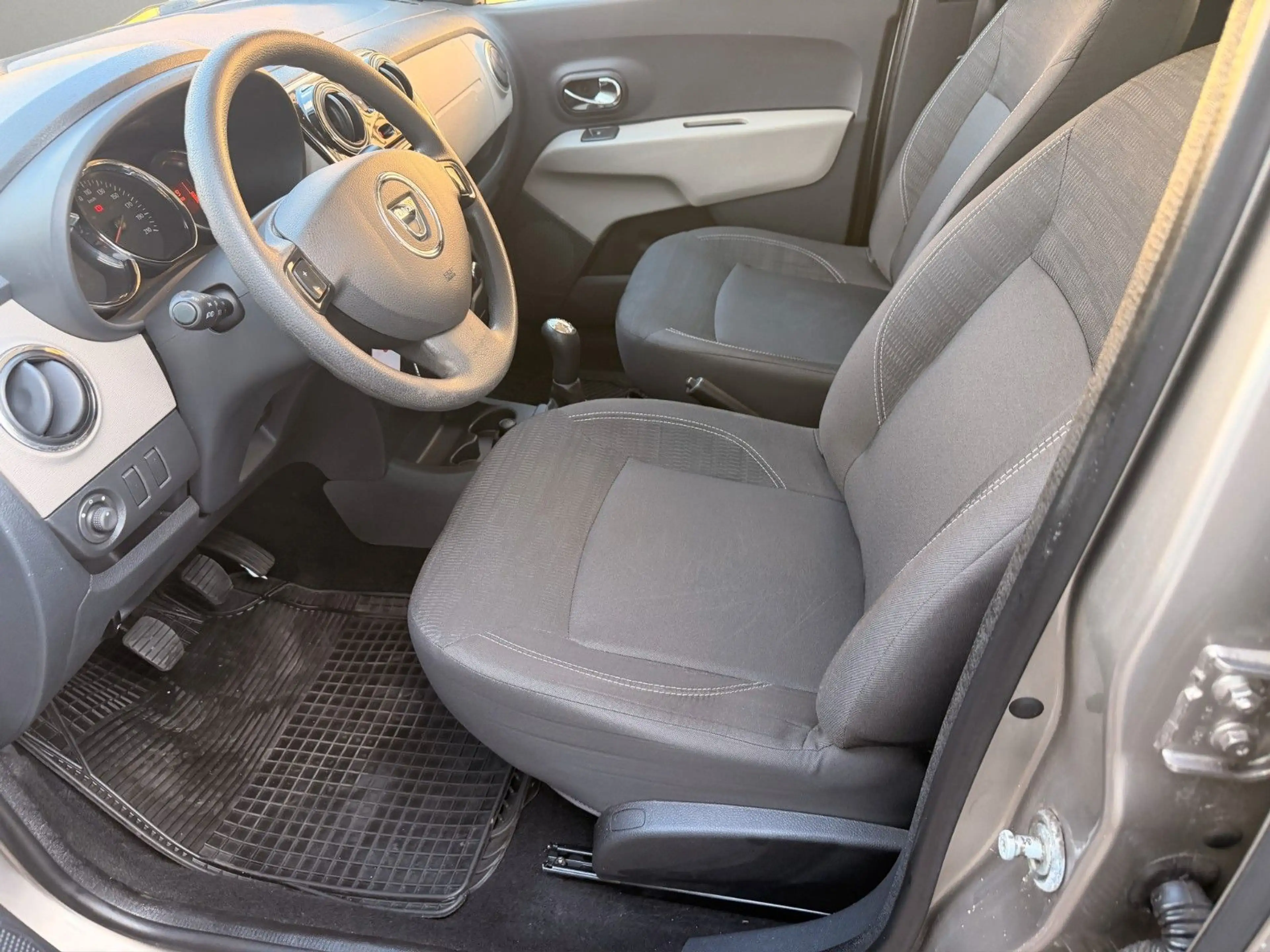 Dacia Lodgy Laureate*7-Sitzer*Klima*1.Hand — photo 11