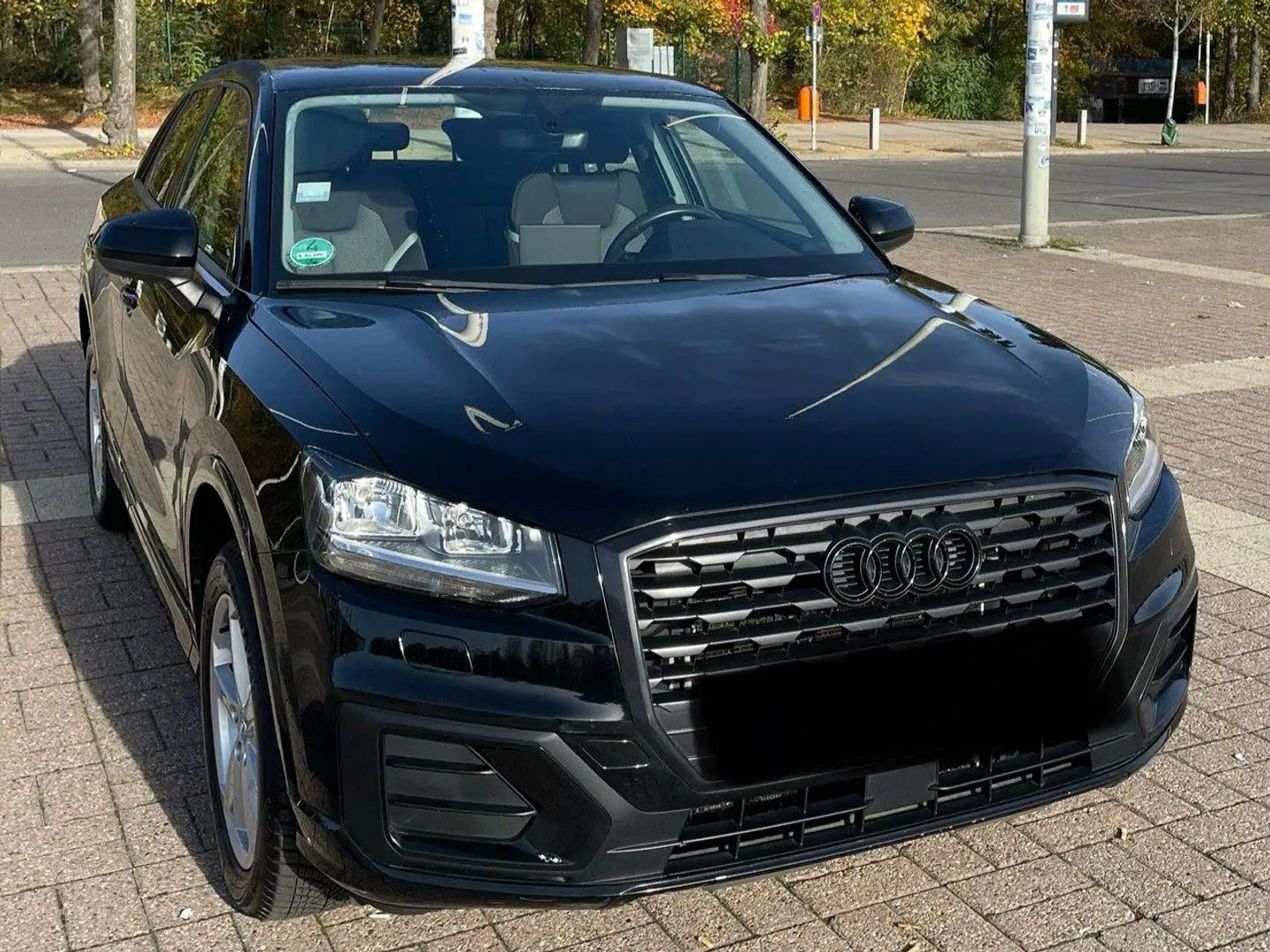 Audi Q2 Schwarz - 1