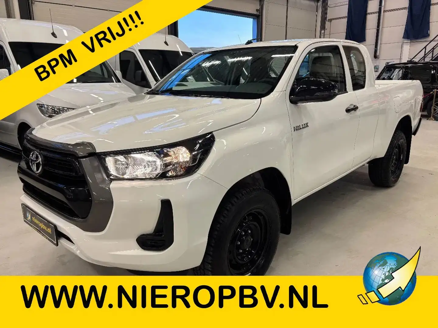 Toyota Hilux 2.4 D-4D Comfort 4x4 1.5Cab NIEUW 3500KG Trekgewic Wit - 1
