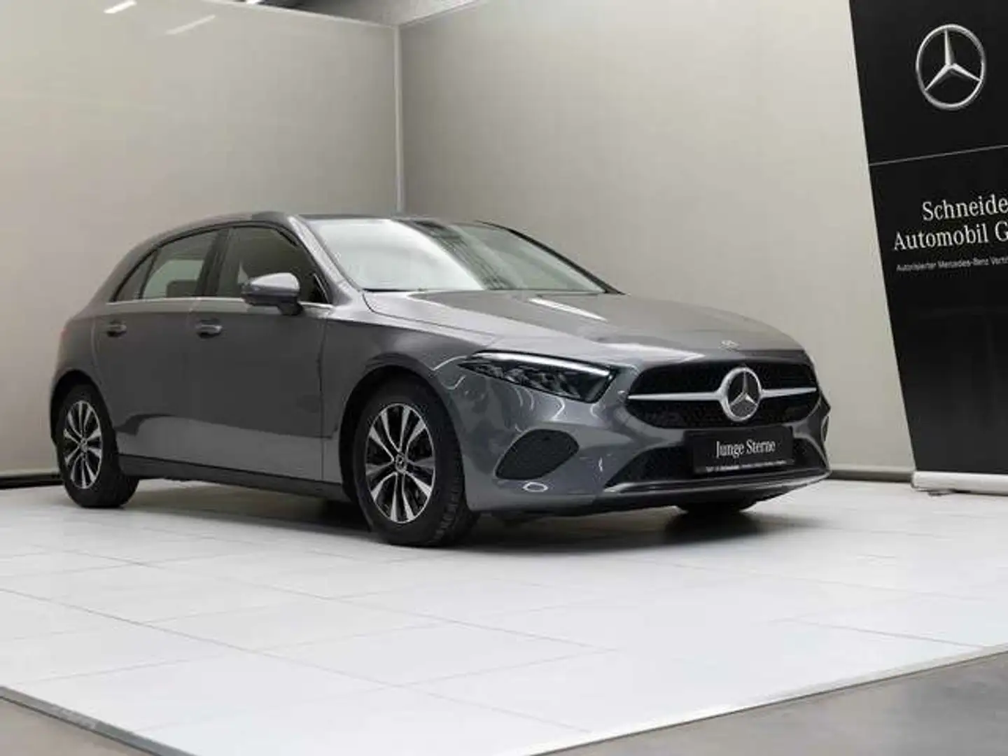 Mercedes-Benz A 200 d Kompaktlimousine W-Paket KAM SpurW SpurH Grau - 2