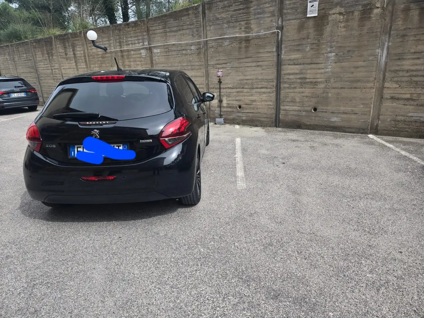 Peugeot 208 5p 1.6 bluehdi Black Line 75cv - 2