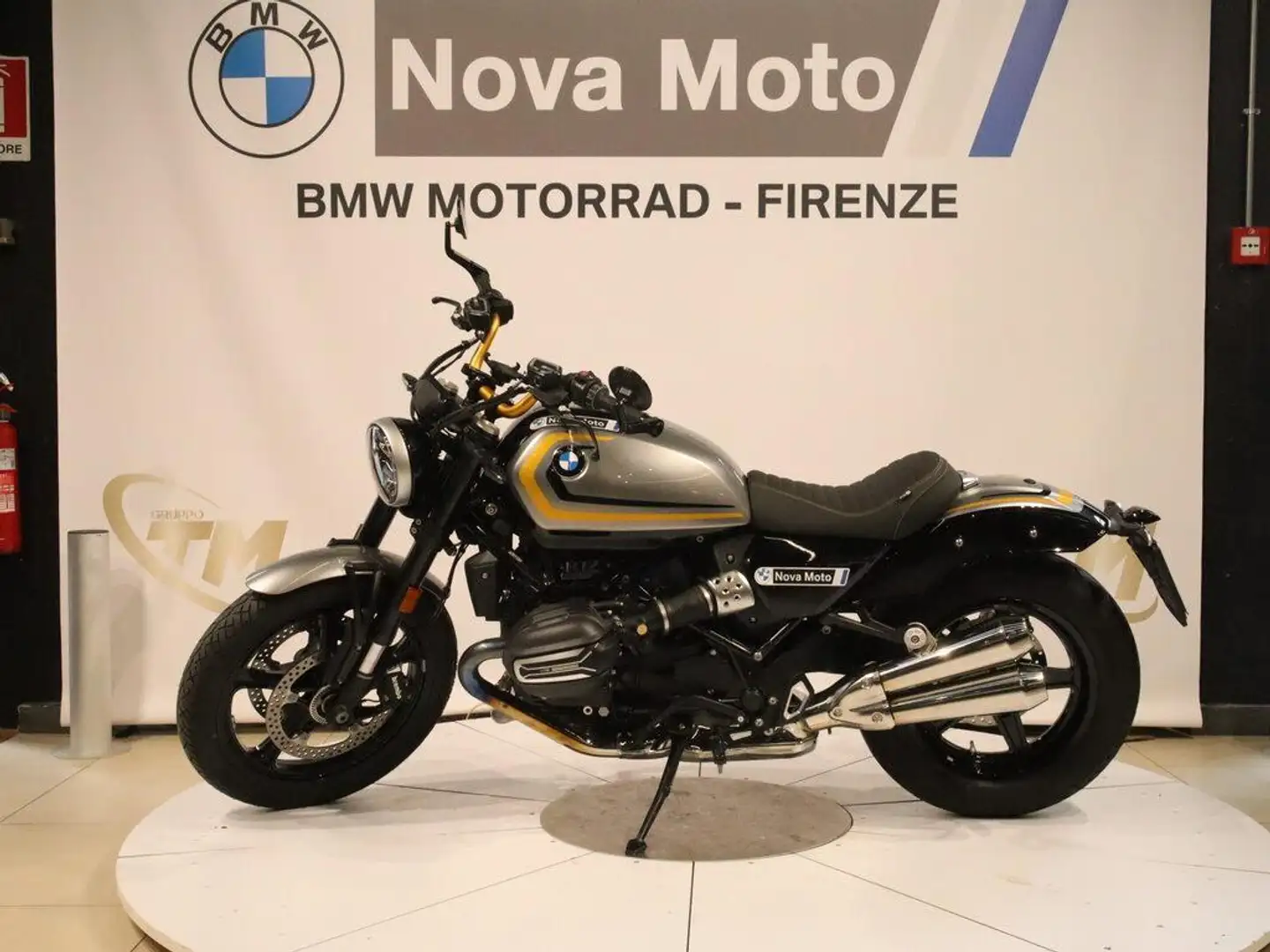 BMW R 12 Abs Stříbrná - 1