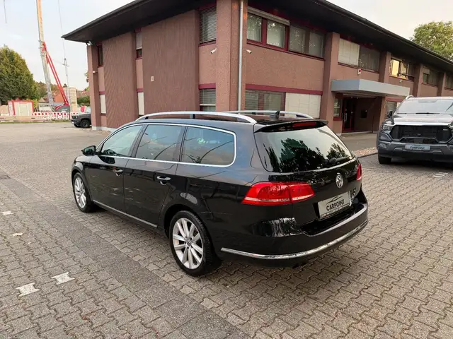 Volkswagen Passat view 3