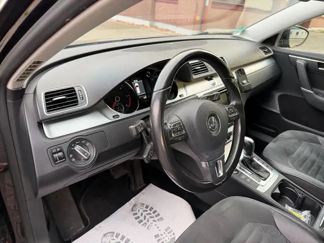 Volkswagen Passat view 12