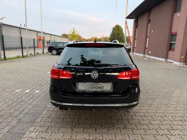 Volkswagen Passat view 4