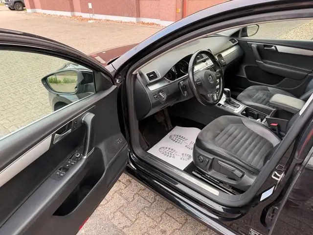 Volkswagen Passat view 10