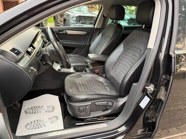 Volkswagen Passat view 13