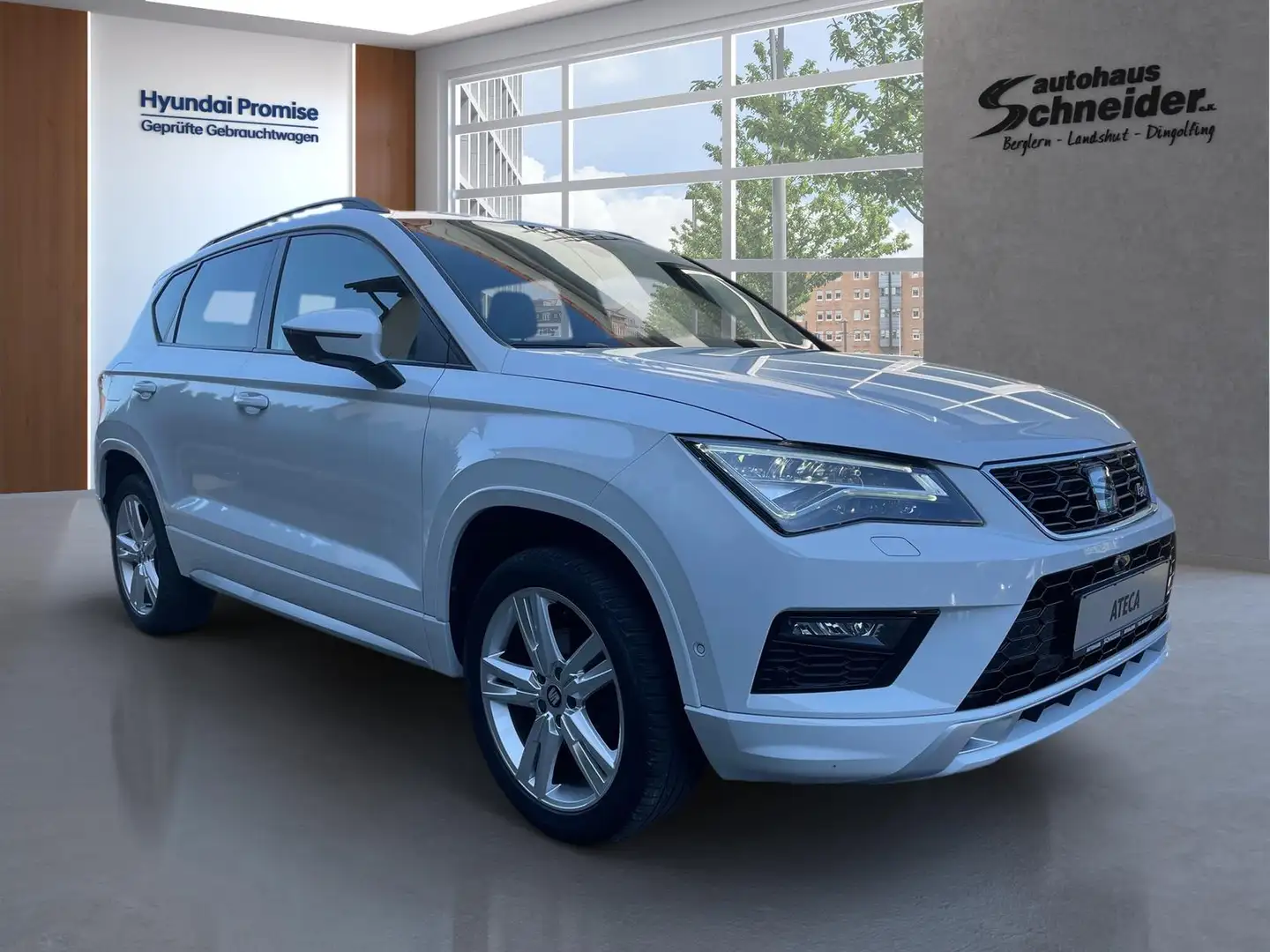 SEAT Ateca 1.5 TSI 6-Gang FR STHZ/AHK/EHK/LED/ACC/PANORAMA Weiß - 2