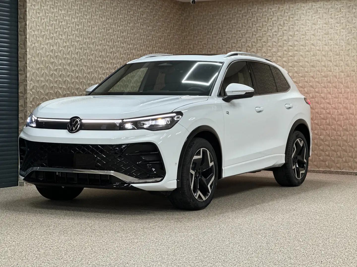 Volkswagen Tiguan 1.4 l/110 kW TSI R-Line EXPORT OUT EU MY25 Weiß - 1