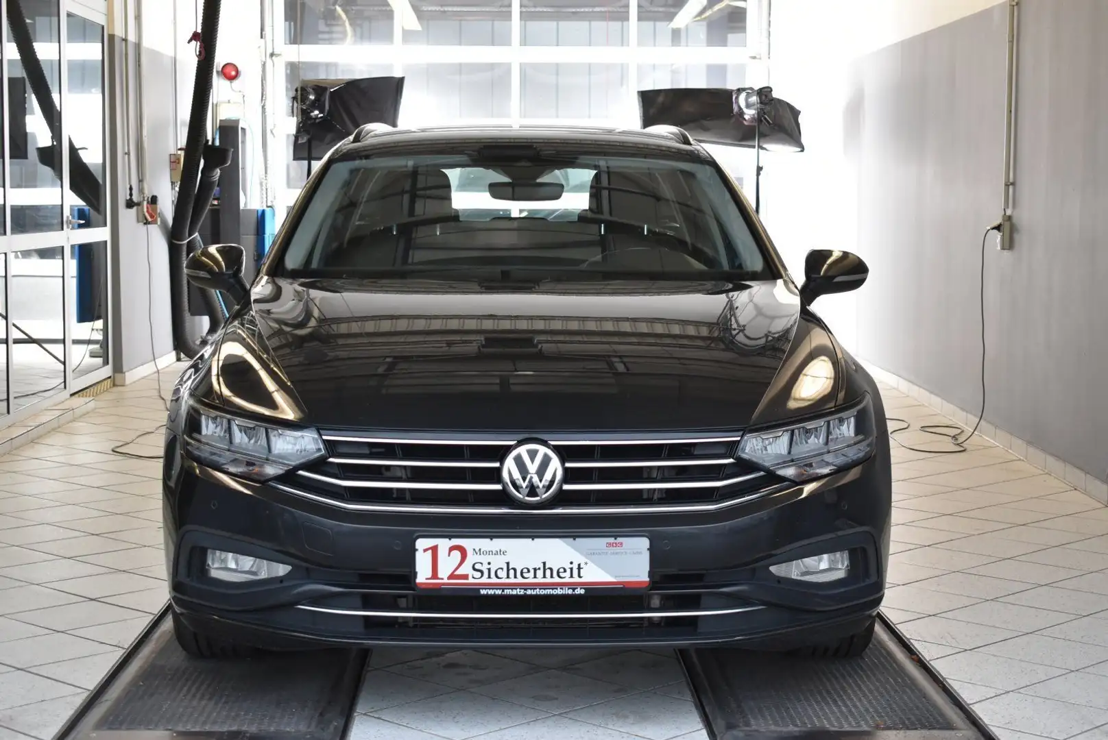 Volkswagen Passat Variant 2.0TDI Business AHK*ACC*LED*Navi siva - 2