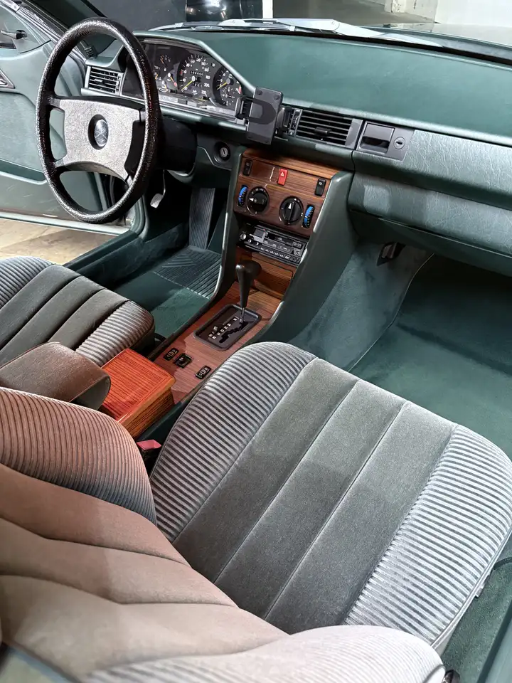 Mercedes-Benz 230 C124, foto 12
