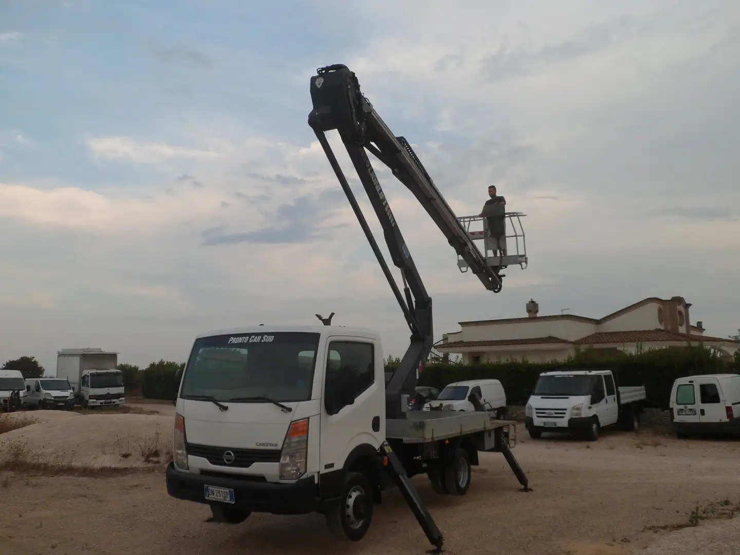 Nissan Cabstar piattaforma aerea Blanco - 1
