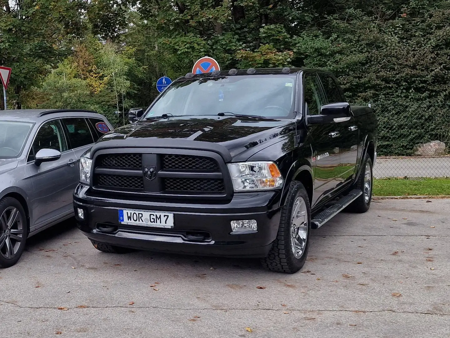 Dodge RAM Dodge RAM 1500 5.7L Hemi 4x4 Laramie LPG AHK LKW Schwarz - 1