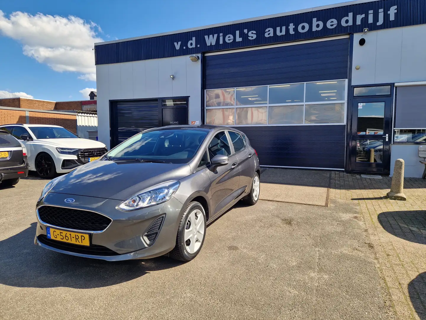Ford Fiesta 1.1 Trend Grijs - 1