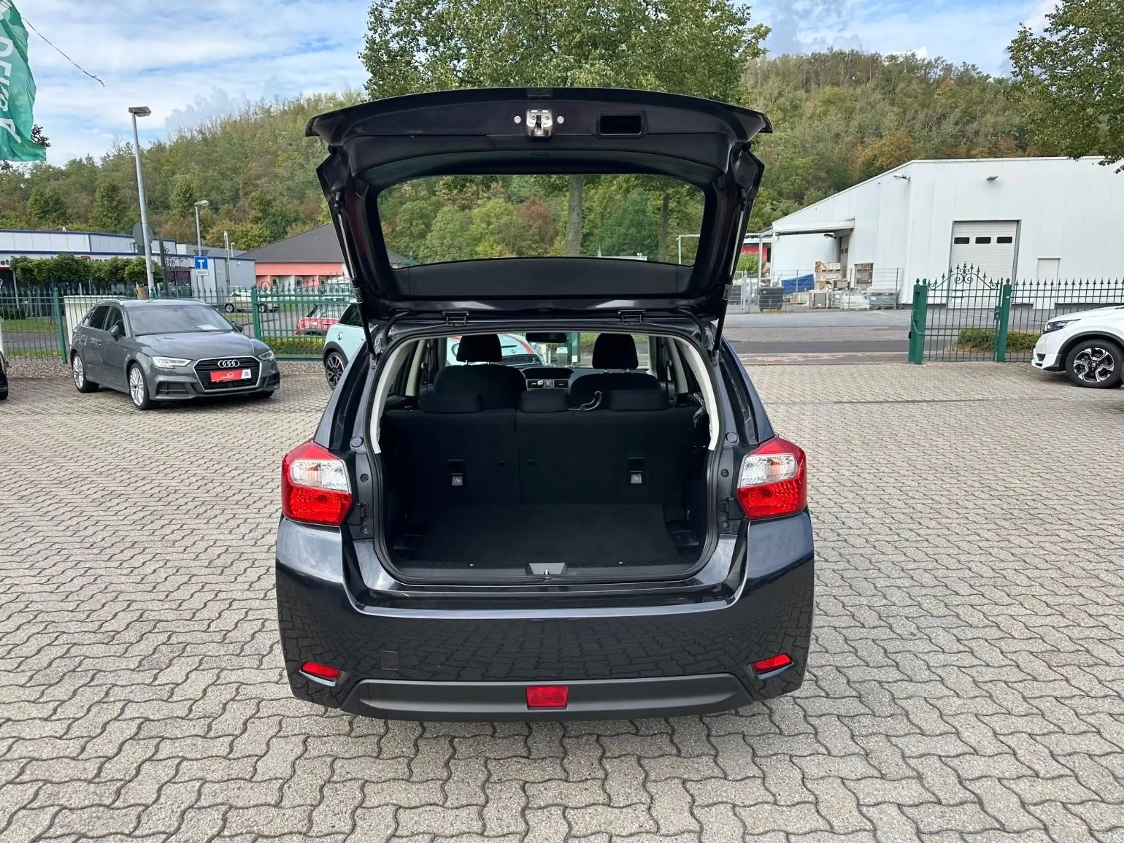 Subaru Impreza AUTOMATIK 4x4 1.Hand KLIMA Scheckheft — photo 8